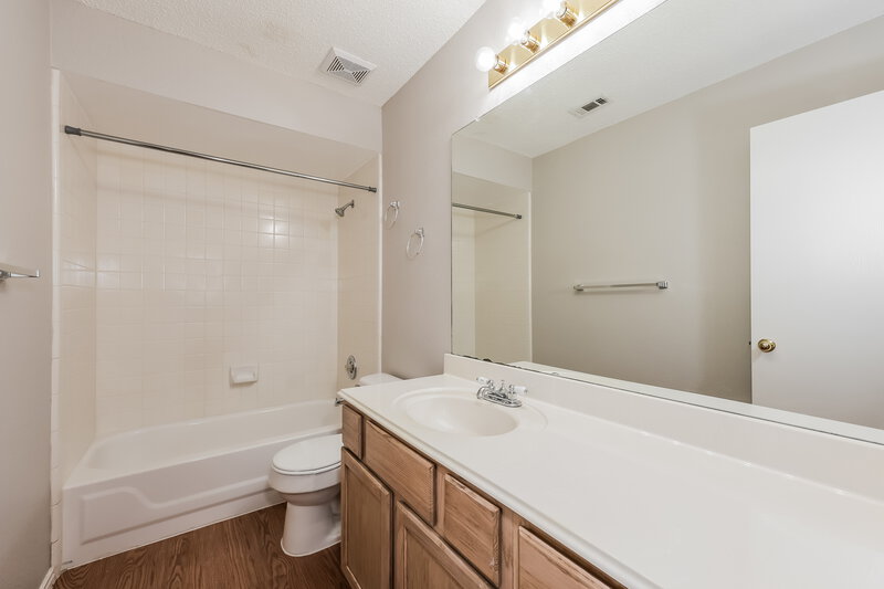 2,680/Mo, 665 Beatty Dr Grand Prairie, TX 75052 Bathroom View