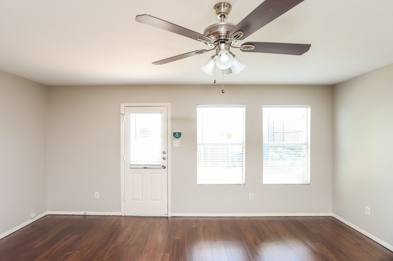 1,920/Mo, 6624 Cantata Ct Dallas, TX 75241 Living Room View