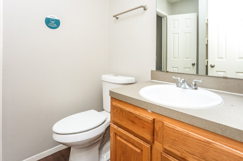 1,920/Mo, 6624 Cantata Ct Dallas, TX 75241 Main Bathroom View