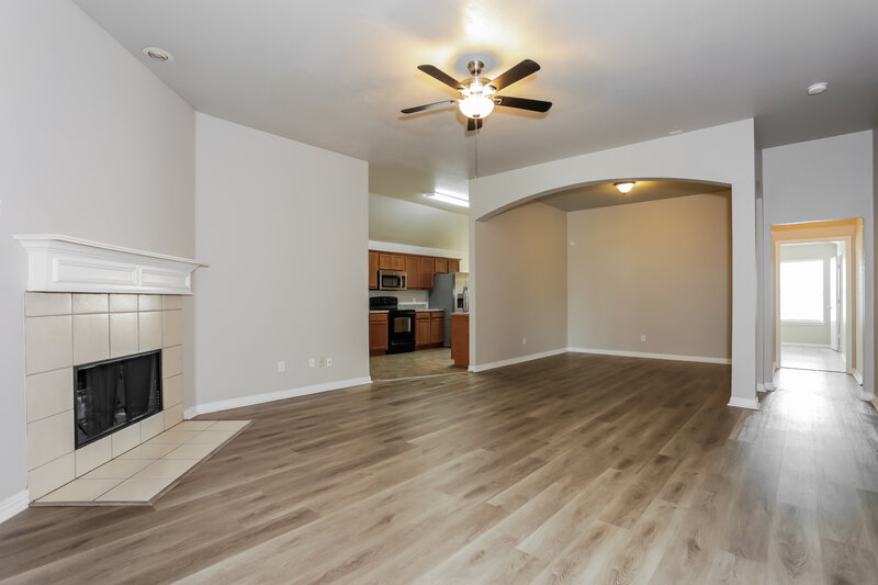 1,975/Mo, 344 Creekside Way Waxahachie, TX 75165 Living Room View 2