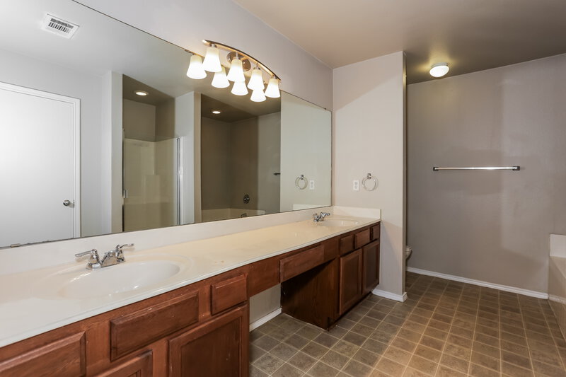 1,975/Mo, 344 Creekside Way Waxahachie, TX 75165 Main Bathroom View 2