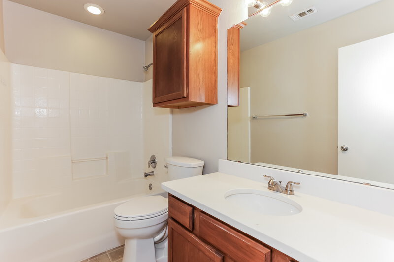 1,975/Mo, 344 Creekside Way Waxahachie, TX 75165 Bathroom View