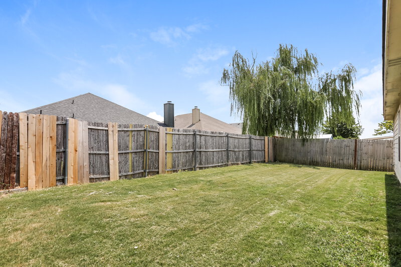 1,975/Mo, 344 Creekside Way Waxahachie, TX 75165 Backyard View