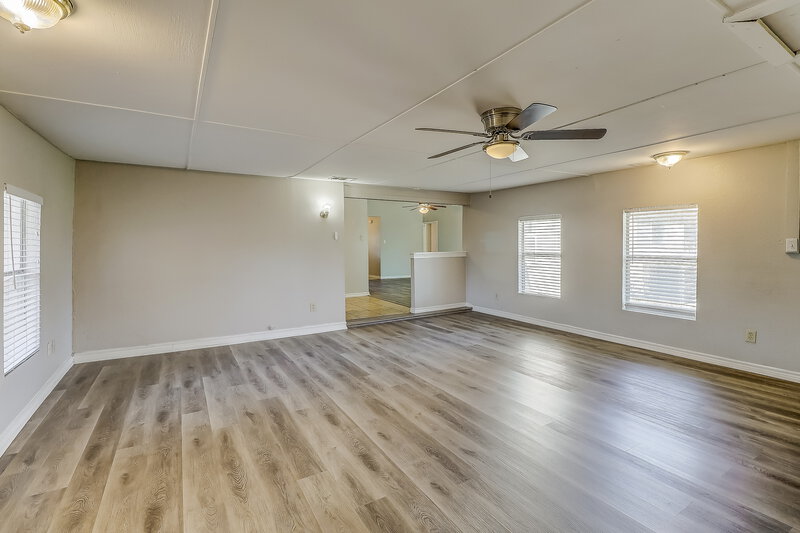 1,810/Mo, 742 Yale Dr Lancaster, TX 75134 Family Room View 2