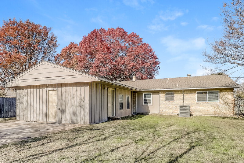 1,810/Mo, 742 Yale Dr Lancaster, TX 75134 Rear View