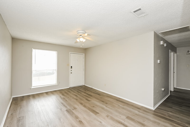 1,820/Mo, 716 Admiralty Way Fort Worth, TX 76108 Foyer View