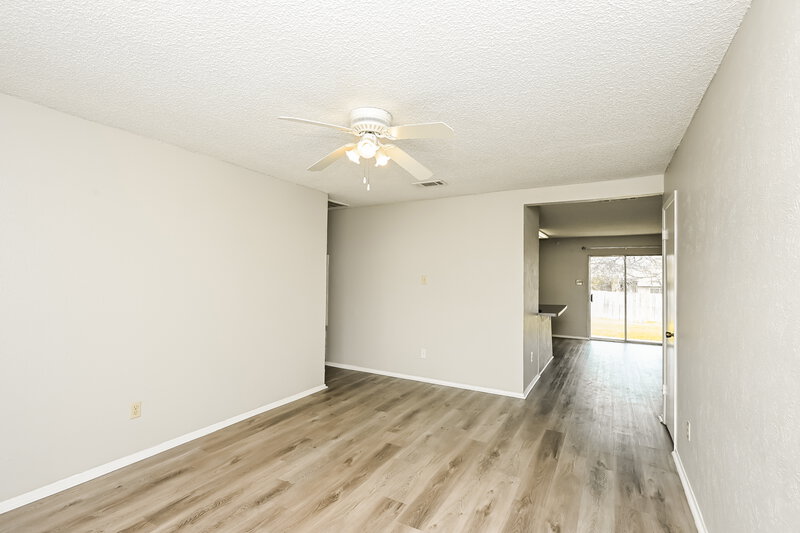 1,820/Mo, 716 Admiralty Way Fort Worth, TX 76108 Foyer View 2