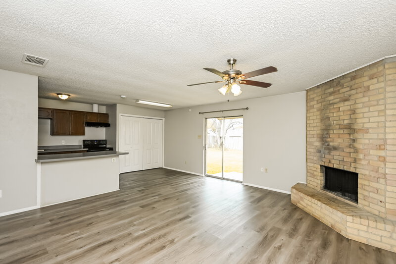 1,820/Mo, 716 Admiralty Way Fort Worth, TX 76108 Living Room View 2