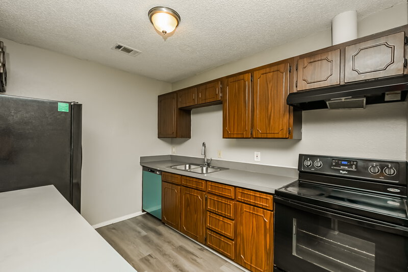 1,820/Mo, 716 Admiralty Way Fort Worth, TX 76108 Kitchen View 2