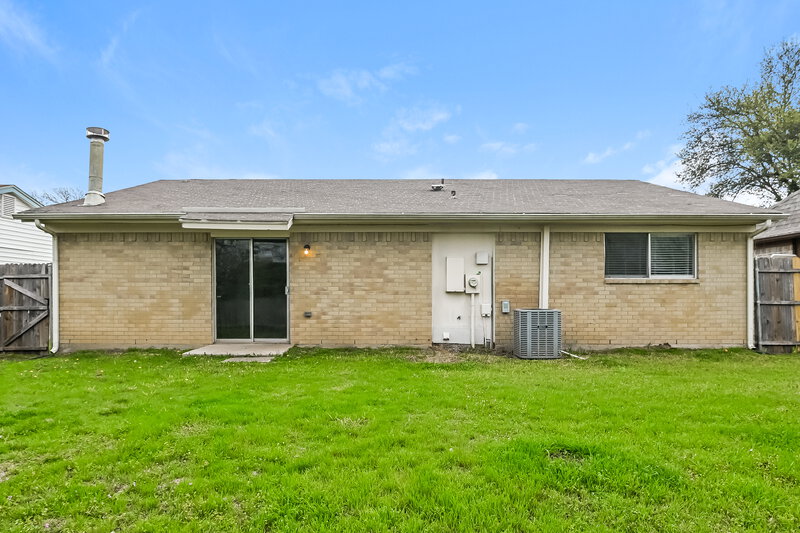 1,820/Mo, 716 Admiralty Way Fort Worth, TX 76108 Rear View