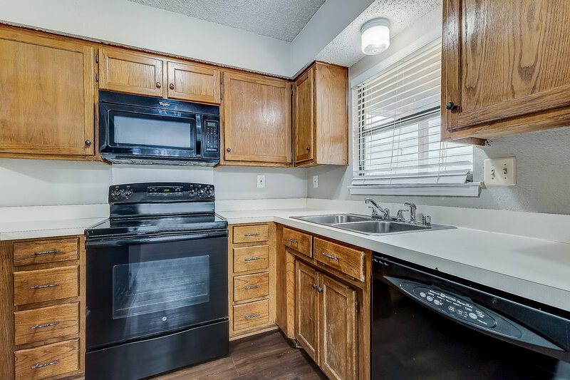2,060/Mo, 1228 Nelson Pl Burleson, TX 76028 Kitchen View 3