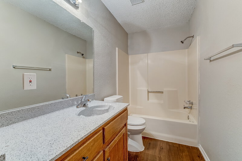 2,060/Mo, 1228 Nelson Pl Burleson, TX 76028 Main Bathroom View