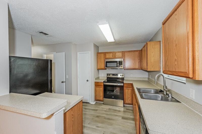 1,860/Mo, 9722 Michelle Dr Dallas, TX 75217 Kitchen View