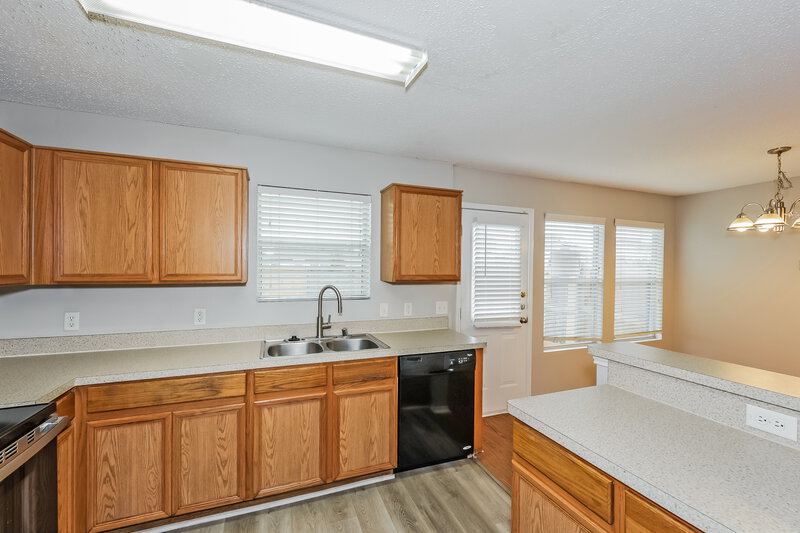 1,860/Mo, 9722 Michelle Dr Dallas, TX 75217 Kitchen View 2