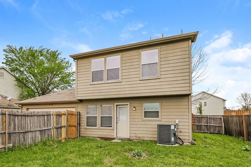 1,860/Mo, 9722 Michelle Dr Dallas, TX 75217 Rear View 2
