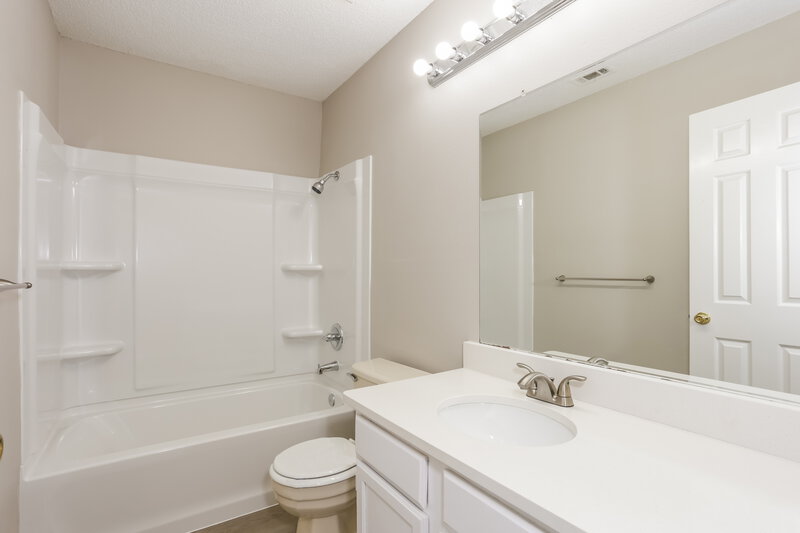 2,450/Mo, 421 Lookout Mountain Trl Mesquite, TX 75149 Bathroom View