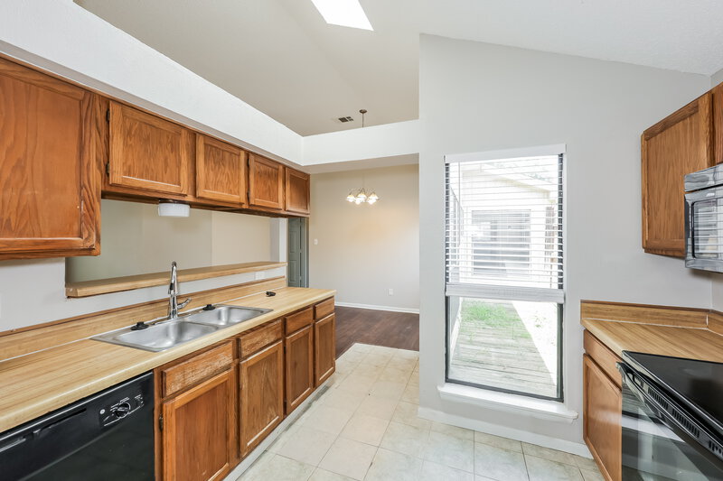 1,825/Mo, 4747 Poppy Dr E Fort Worth, TX 76137 Kitchen View 2