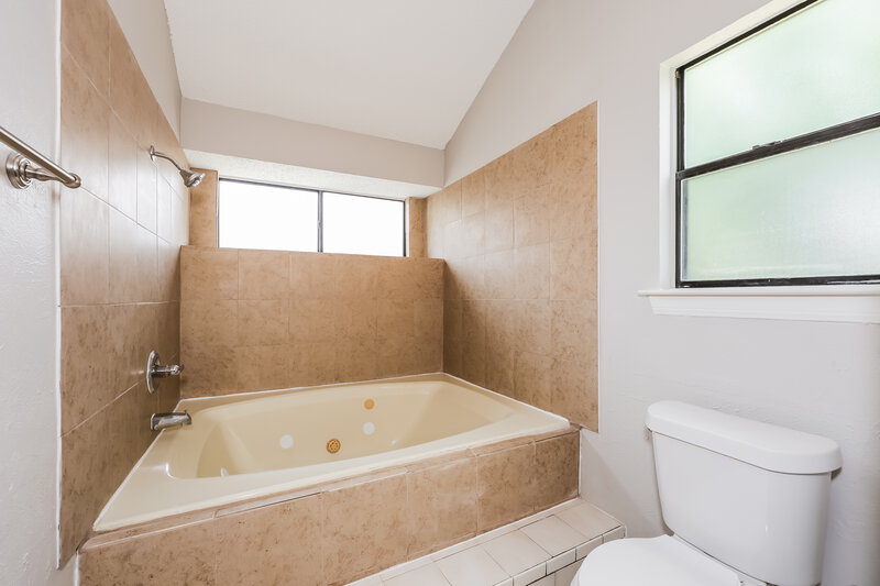 1,825/Mo, 4747 Poppy Dr E Fort Worth, TX 76137 Bathroom View