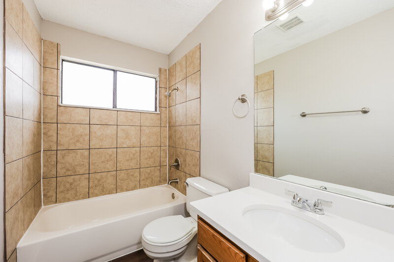 1,825/Mo, 4747 Poppy Dr E Fort Worth, TX 76137 Bathroom View 2