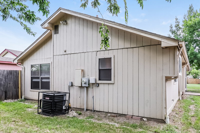 1,825/Mo, 4747 Poppy Dr E Fort Worth, TX 76137 Rear View 2