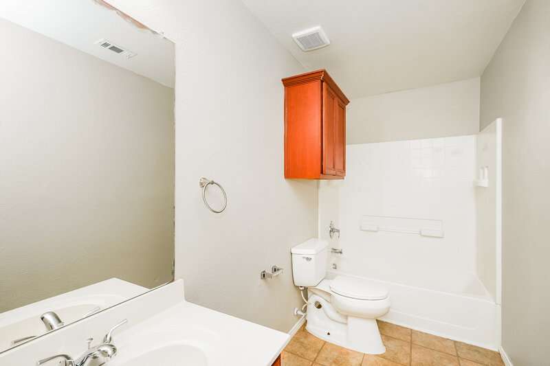 2,625/Mo, 5828 Ridge Lake Dr Fort Worth, TX 76244 Bathroom View