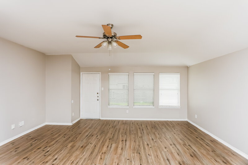 2,390/Mo, 1841 Sierra Trl Lancaster, TX 75146 Living Room View 2