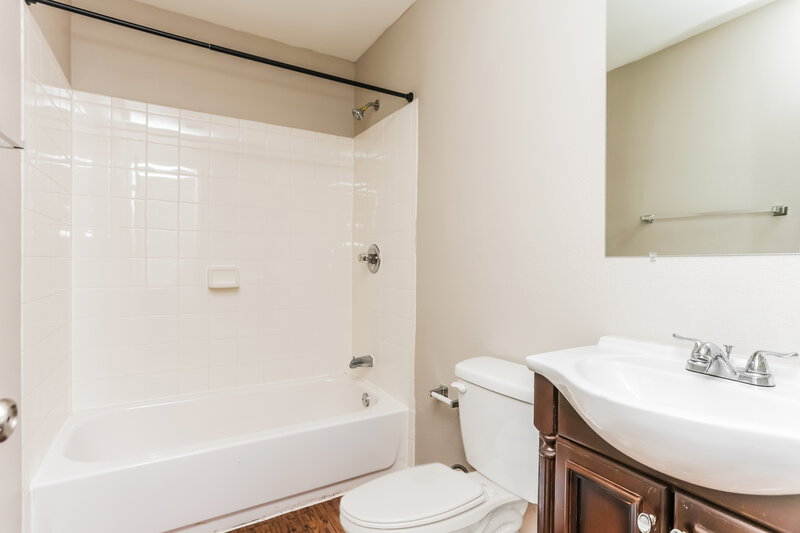 2,390/Mo, 1841 Sierra Trl Lancaster, TX 75146 Bathroom View