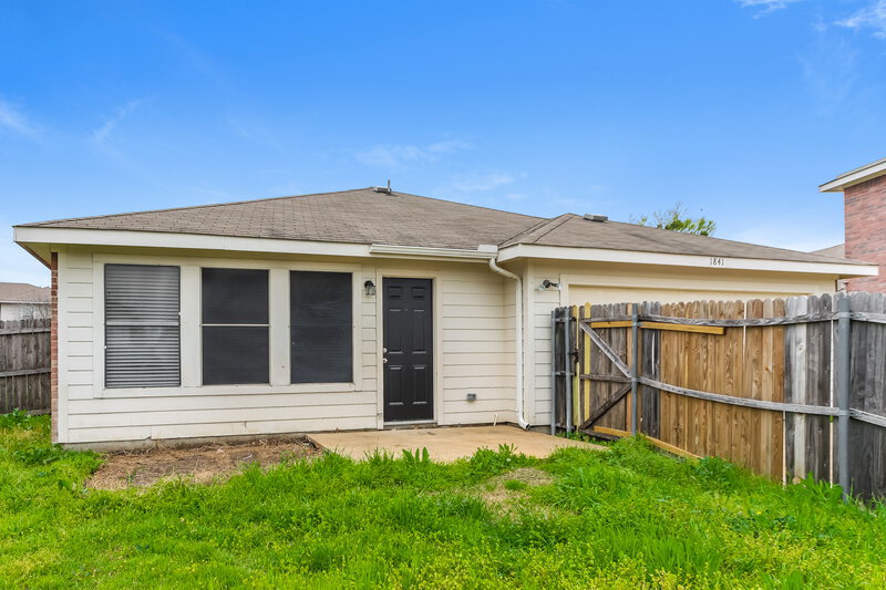 2,390/Mo, 1841 Sierra Trl Lancaster, TX 75146 Rear View