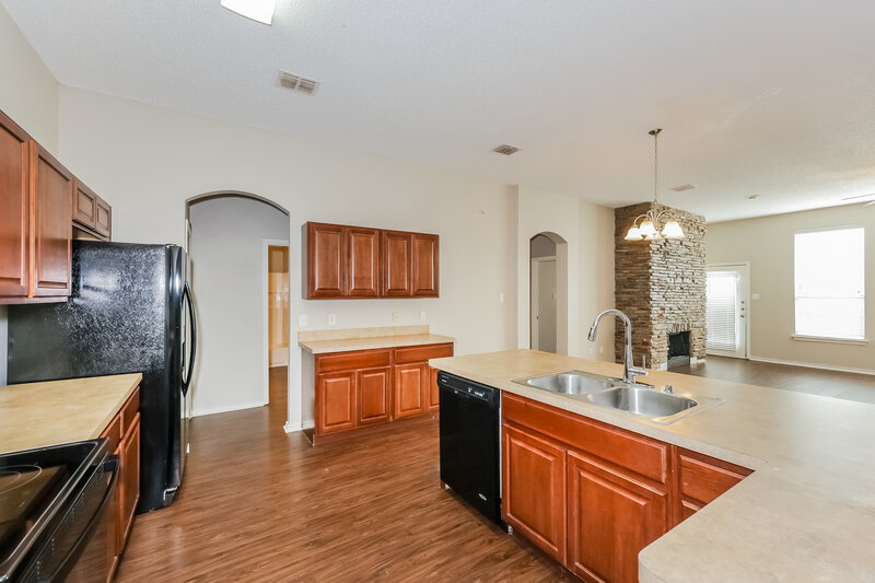2,380/Mo, 216 Quail Meadows Ln Arlington, TX 76002 Kitchen View 2