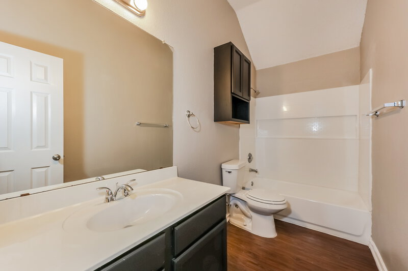 2,380/Mo, 216 Quail Meadows Ln Arlington, TX 76002 Bathroom View