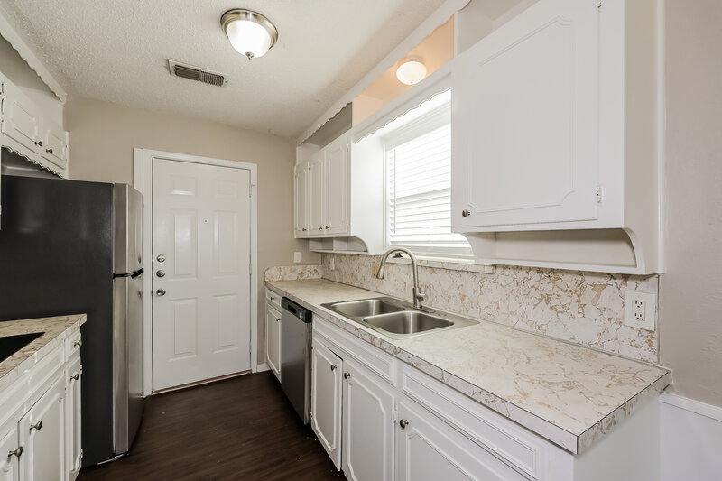 1,975/Mo, 6053 Herschel Dr Watauga, TX 76148 Kitchen View
