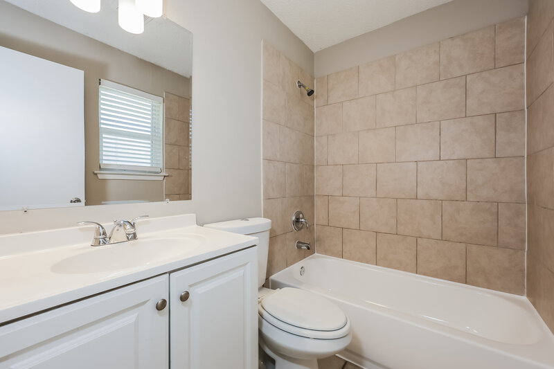 1,975/Mo, 6053 Herschel Dr Watauga, TX 76148 Main Bathroom View