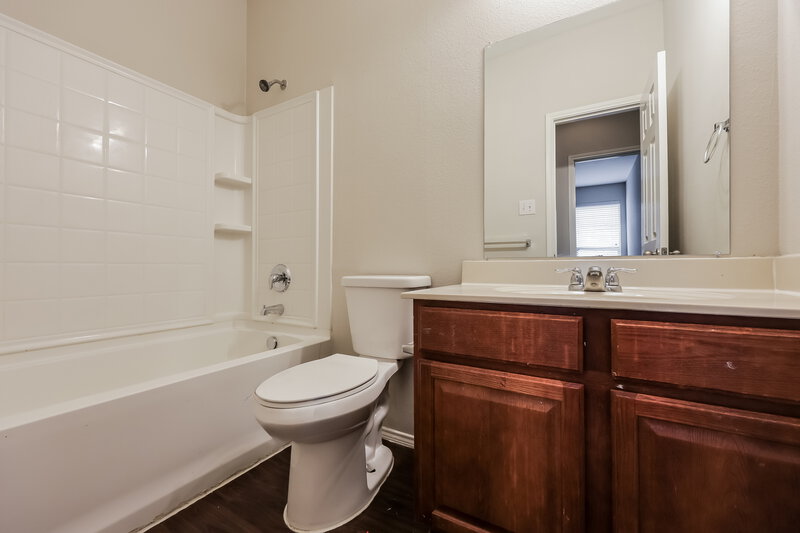 1,780/Mo, 5929 Misty Breeze Dr Fort Worth, TX 76179 Bathroom View