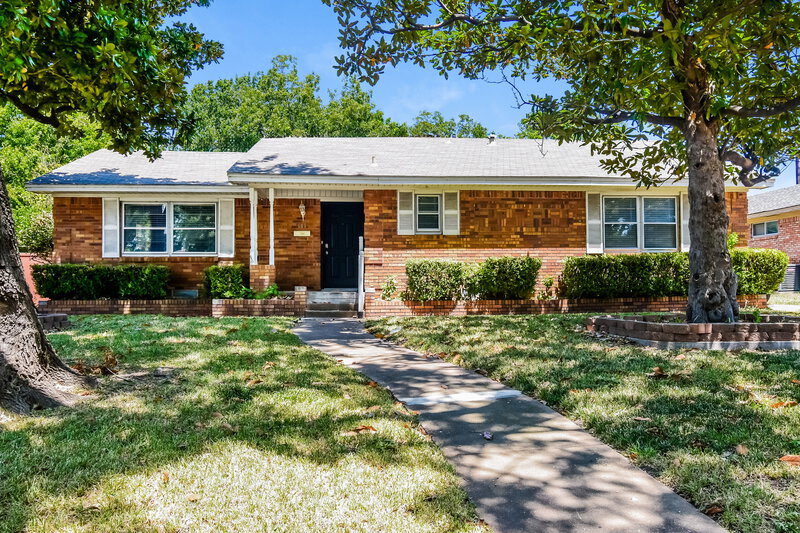 0/Mo, 107 W Rio Grande St Garland, TX 75041 External View