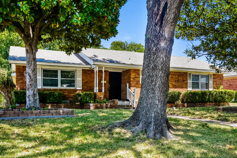 0/Mo, 107 W Rio Grande St Garland, TX 75041 Front View