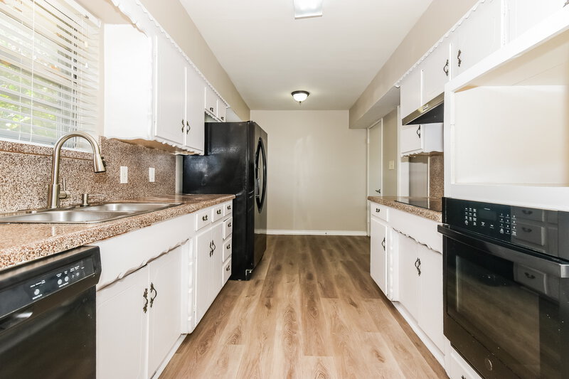 0/Mo, 107 W Rio Grande St Garland, TX 75041 Kitchen View