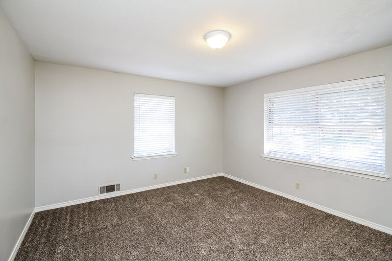2,090/Mo, 107 W Rio Grande St Garland, TX 75041 Master Bedroomlarge View