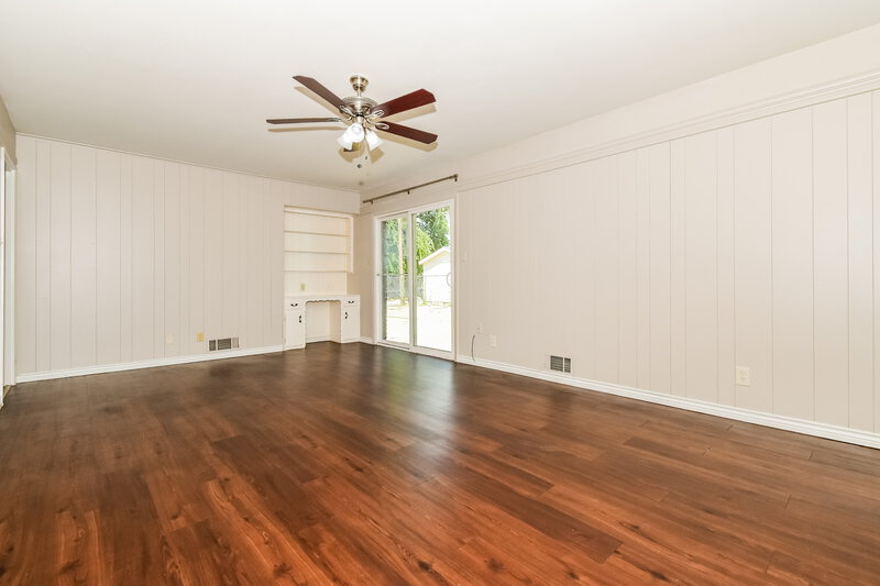 0/Mo, 107 W Rio Grande St Garland, TX 75041 Family Room View