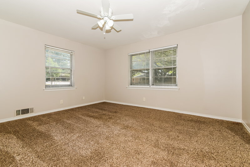0/Mo, 107 W Rio Grande St Garland, TX 75041 Main Bedroom View