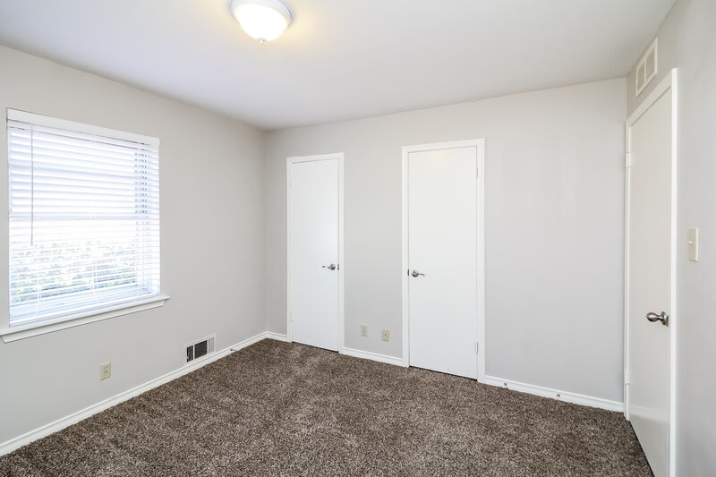 2,090/Mo, 107 W Rio Grande St Garland, TX 75041 Bedroomlarge View 2