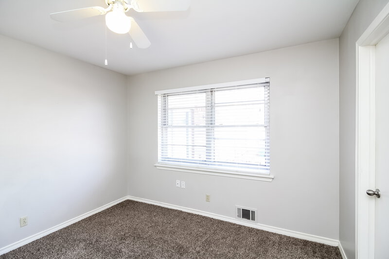 2,090/Mo, 107 W Rio Grande St Garland, TX 75041 Bedroomlarge View 4