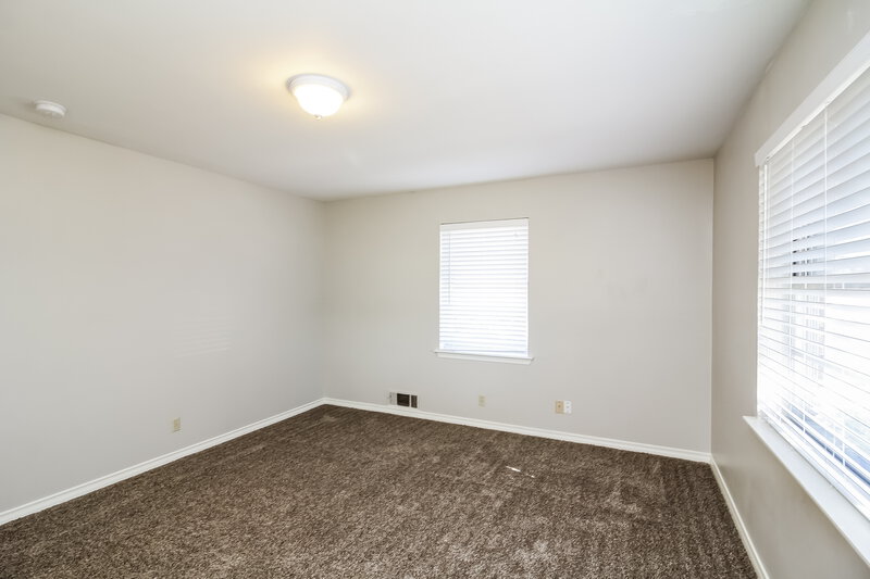 2,090/Mo, 107 W Rio Grande St Garland, TX 75041 Bedroomlarge View 5