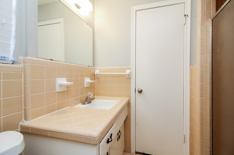 2,090/Mo, 107 W Rio Grande St Garland, TX 75041 Bathroomlarge View