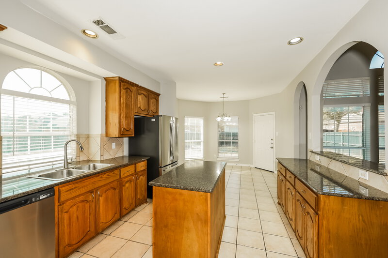 3,100/Mo, 301 Cold Water Dr Desoto, TX 75115 Kitchen View 2