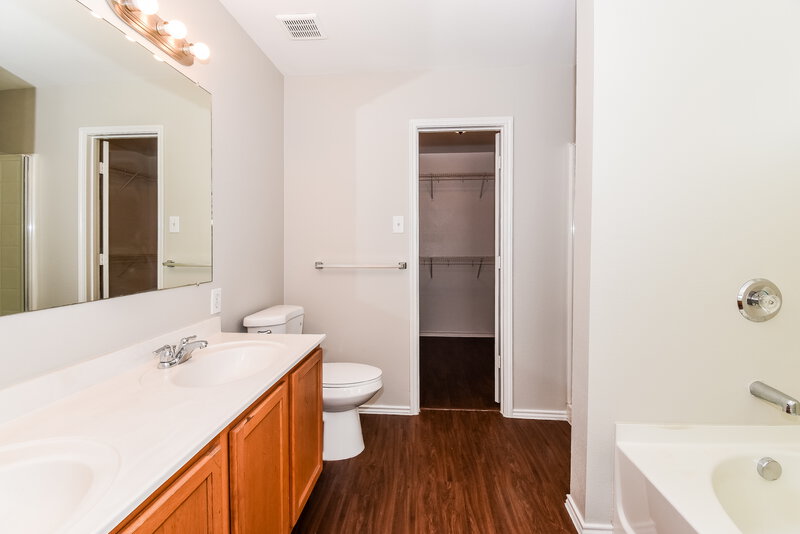 4,365/Mo, 1717 Terrell Dr Allen, TX 75002 Main Bathroom View 2