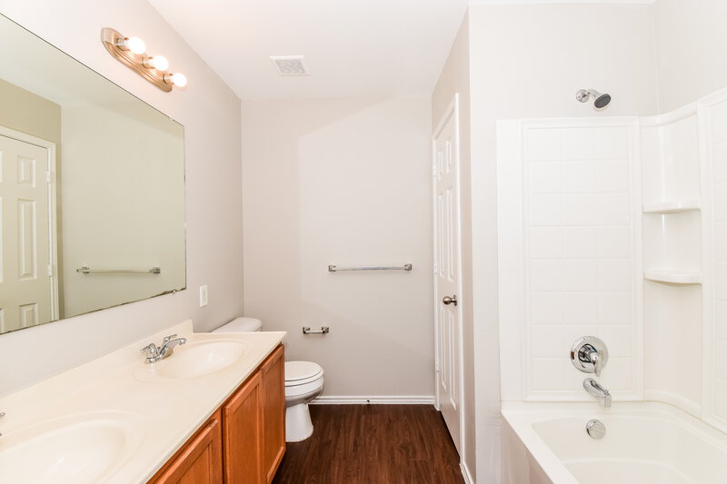 4,365/Mo, 1717 Terrell Dr Allen, TX 75002 Main Bathroom View 3