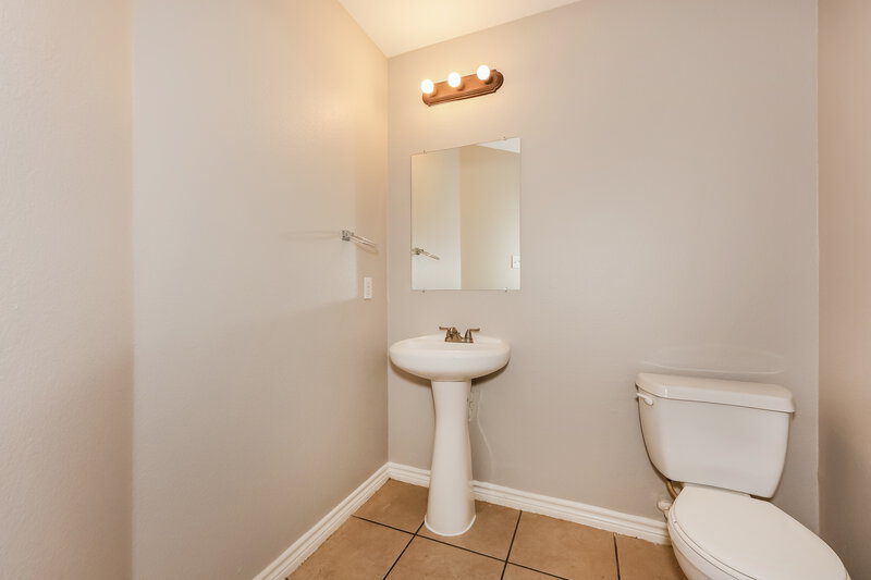 3,490/Mo, 1114 Fleming Ct Glenn Heights, TX 75154 Bathroom View 2
