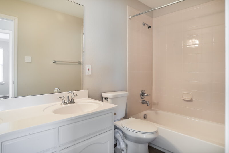 2,500/Mo, 8645 Glenburne Dr Fort Worth, TX 76131 Bathroom View