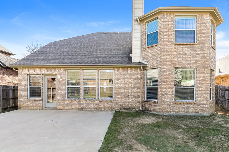 2,500/Mo, 8645 Glenburne Dr Fort Worth, TX 76131 Rear View