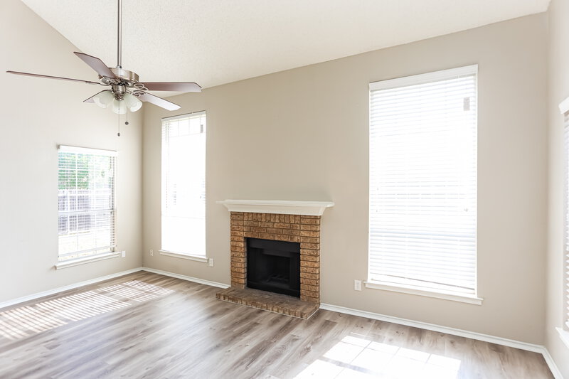2,365/Mo, 4104 Norway Ln Grand Prairie, TX 75052 Living Room View
